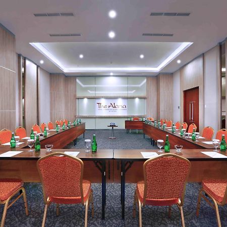 The Alana Yogyakarta Hotel And Convention Center Sleman  Esterno foto