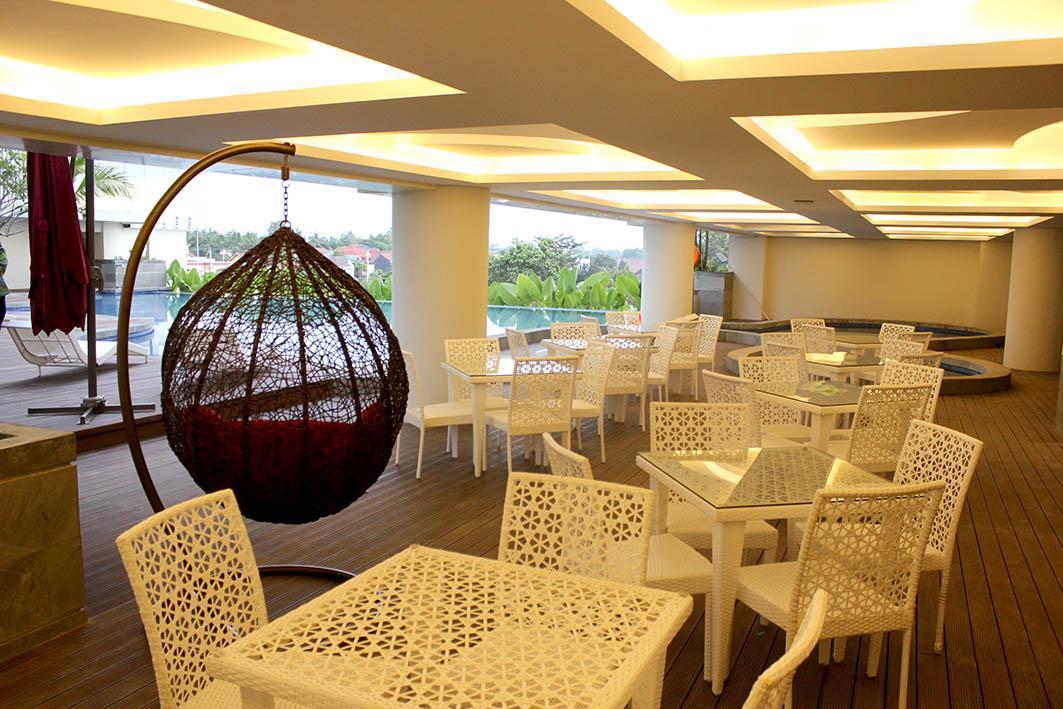 The Alana Yogyakarta Hotel And Convention Center Sleman  Esterno foto