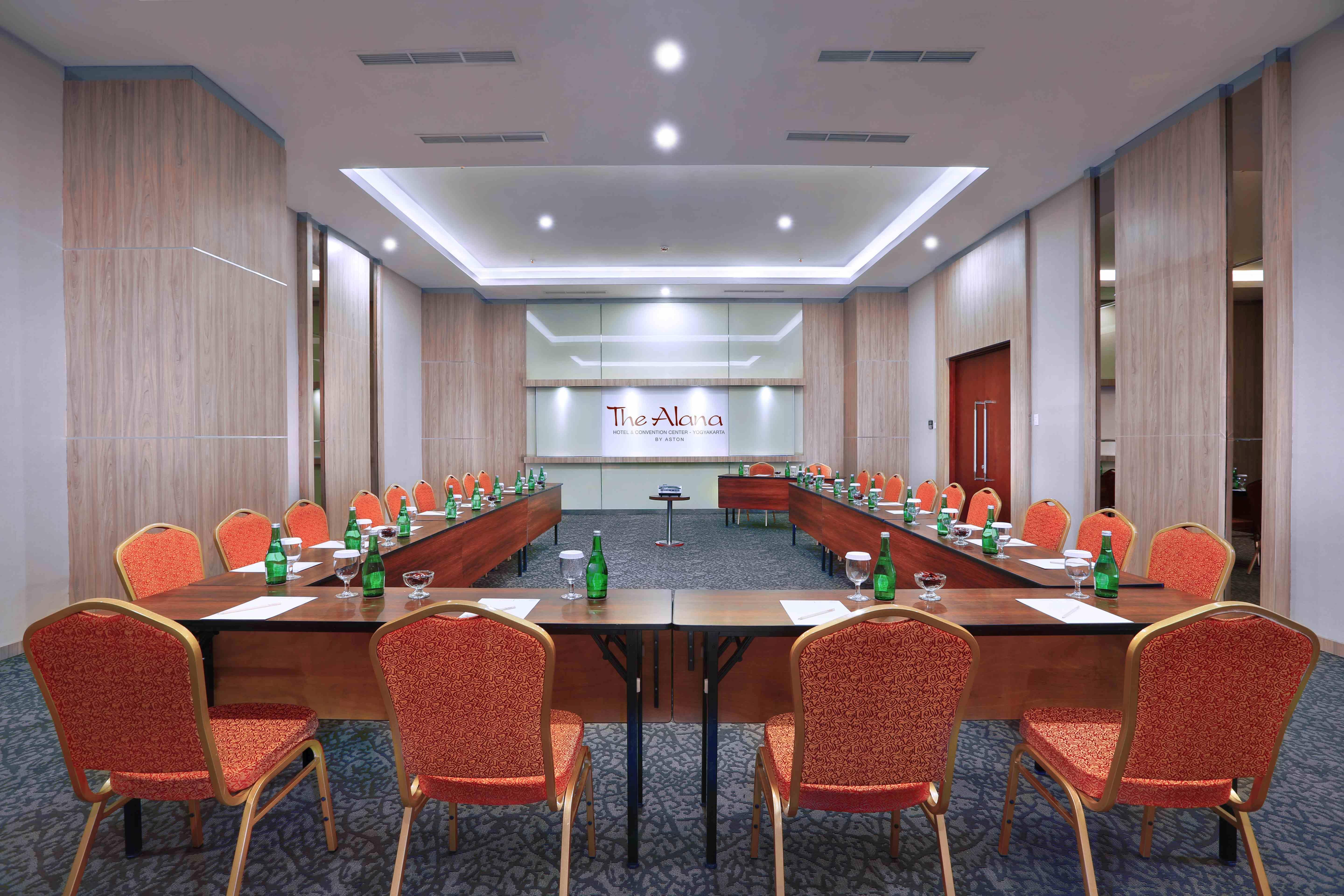 The Alana Yogyakarta Hotel And Convention Center Sleman  Esterno foto