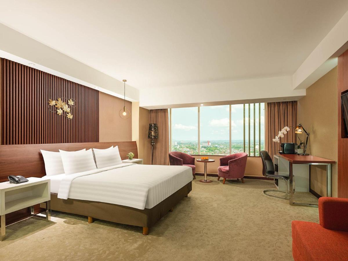 The Alana Yogyakarta Hotel And Convention Center Sleman  Esterno foto