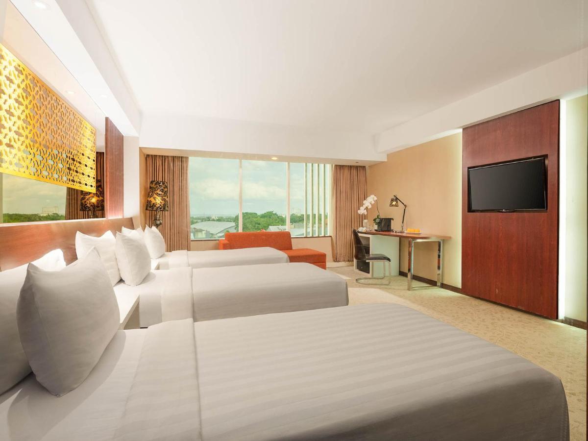 The Alana Yogyakarta Hotel And Convention Center Sleman  Esterno foto