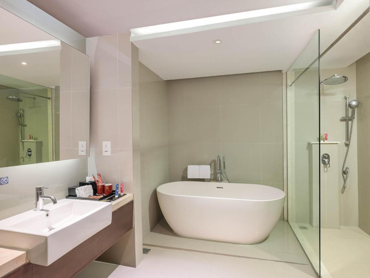 The Alana Yogyakarta Hotel And Convention Center Sleman  Esterno foto