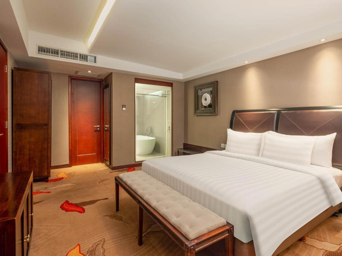The Alana Yogyakarta Hotel And Convention Center Sleman  Esterno foto