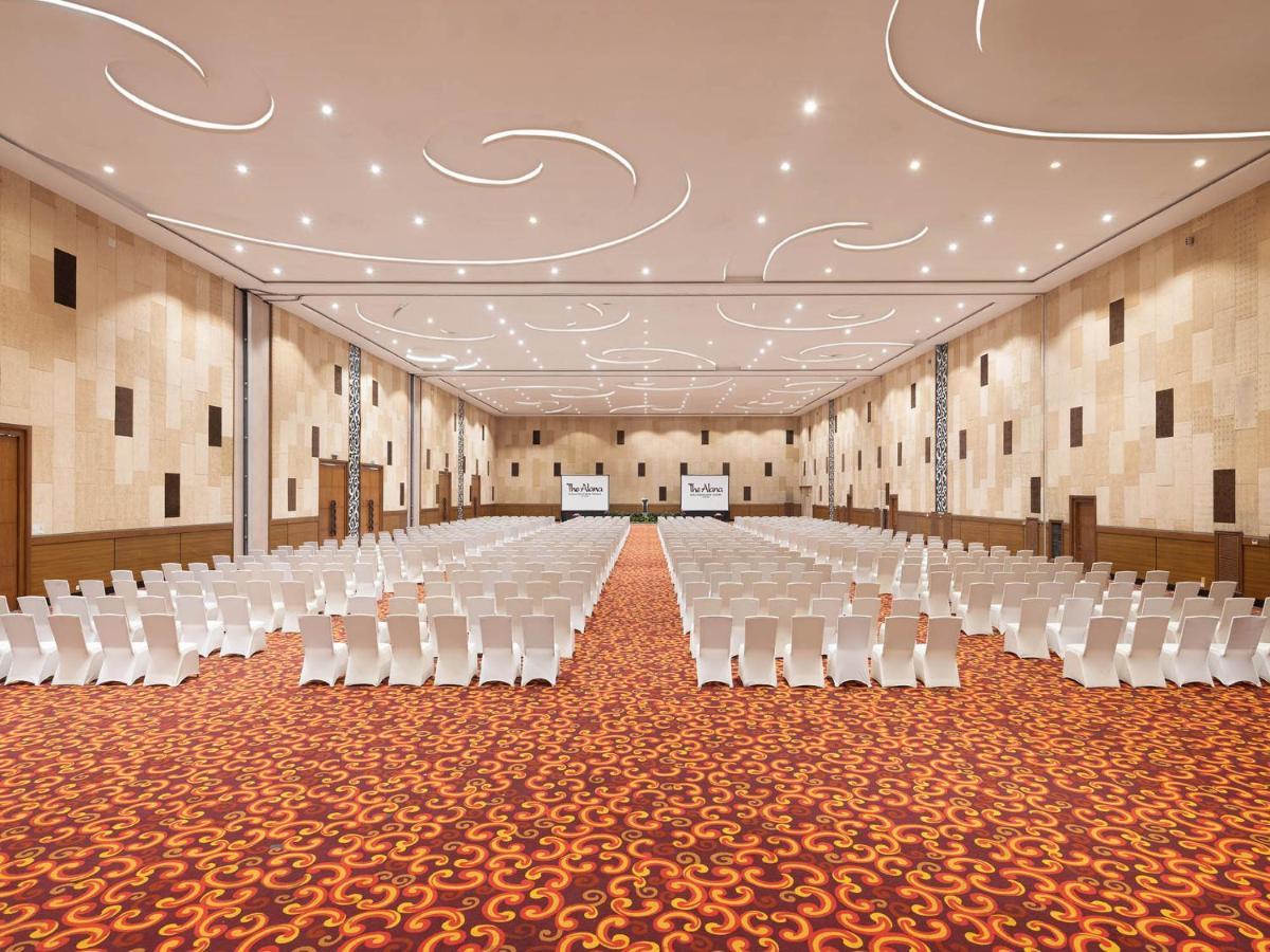 The Alana Yogyakarta Hotel And Convention Center Sleman  Esterno foto
