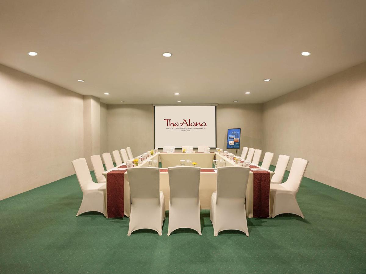 The Alana Yogyakarta Hotel And Convention Center Sleman  Esterno foto
