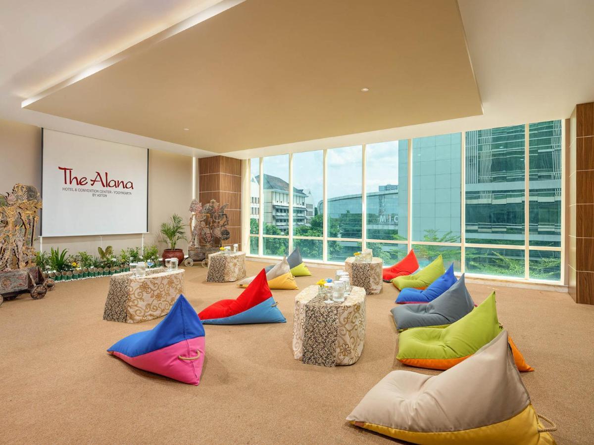 The Alana Yogyakarta Hotel And Convention Center Sleman  Esterno foto