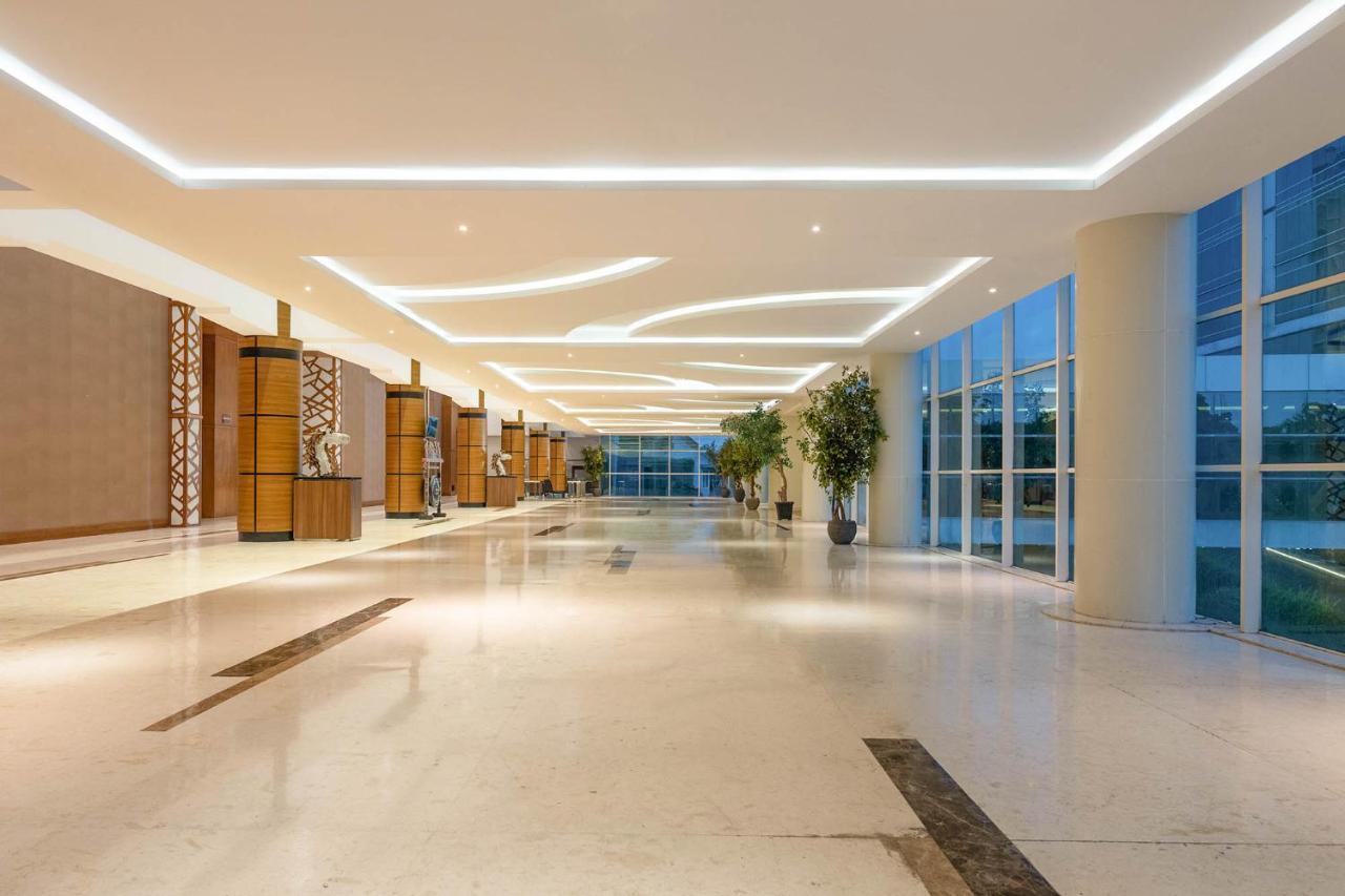 The Alana Yogyakarta Hotel And Convention Center Sleman  Esterno foto
