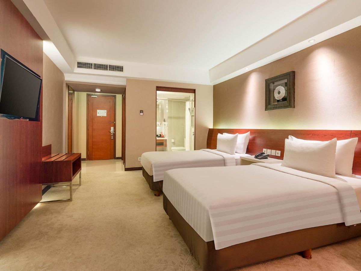 The Alana Yogyakarta Hotel And Convention Center Sleman  Esterno foto