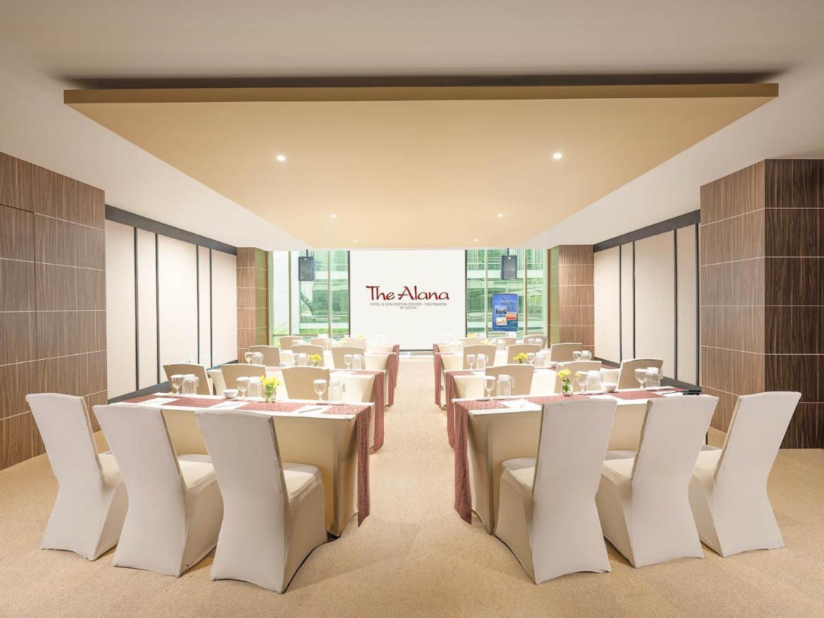 The Alana Yogyakarta Hotel And Convention Center Sleman  Esterno foto