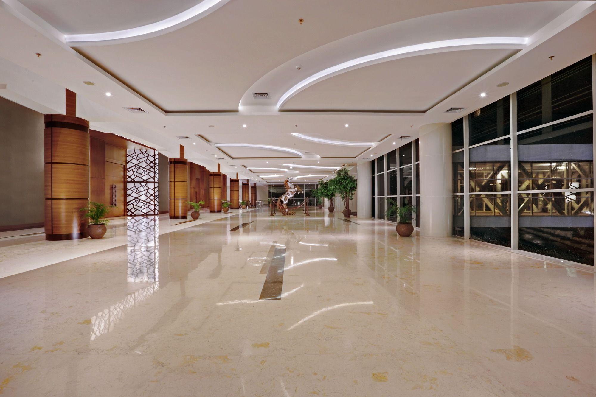 The Alana Yogyakarta Hotel And Convention Center Sleman  Esterno foto