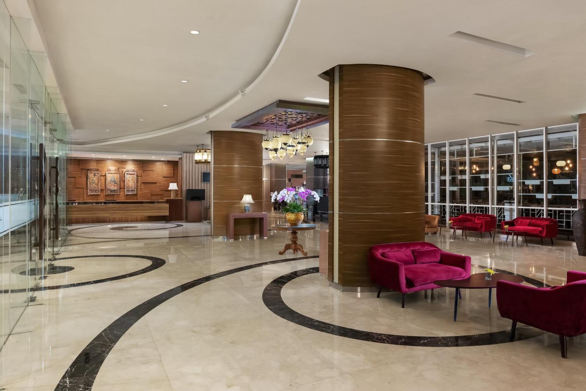 The Alana Yogyakarta Hotel And Convention Center Sleman  Esterno foto