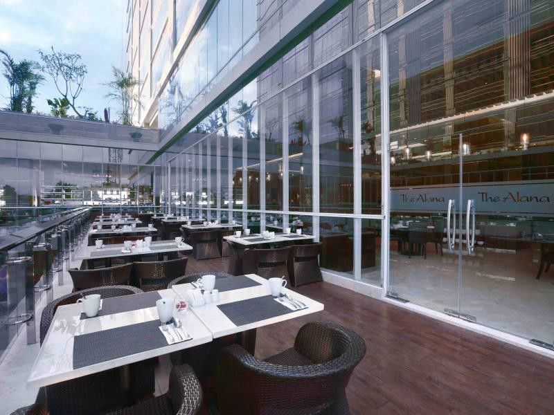 The Alana Yogyakarta Hotel And Convention Center Sleman  Esterno foto