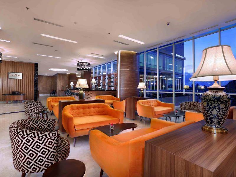 The Alana Yogyakarta Hotel And Convention Center Sleman  Esterno foto