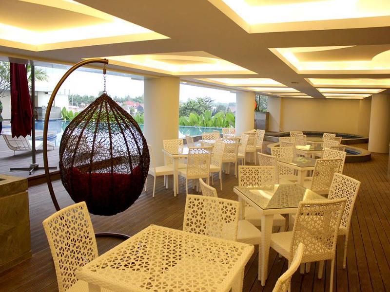 The Alana Yogyakarta Hotel And Convention Center Sleman  Esterno foto