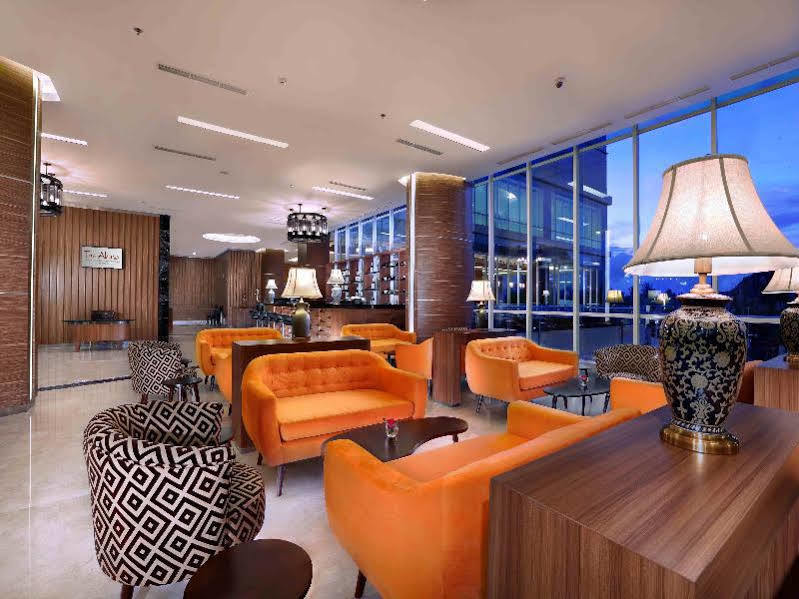 The Alana Yogyakarta Hotel And Convention Center Sleman  Esterno foto